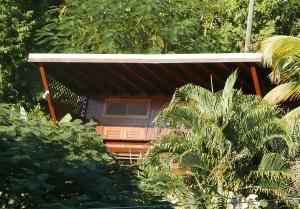 גינה חיצונית ב-Treehouse Hideaway Villa II - Amazing Piton Views