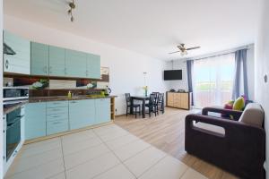 Kuchyňa alebo kuchynka v ubytovaní ApartamentyPrzyMorzu Classic Kołobrzeg