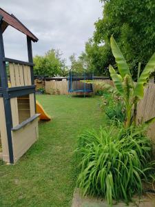 A garden outside MeLuIs