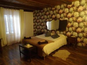 a bedroom with a large bed and a mirror at L'auberge du moulin a grains in Ménil-la-Horgne