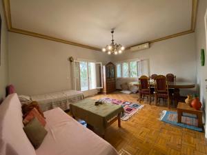 Χώρος καθιστικού στο Private Studio in Elite home