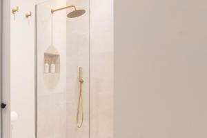 a shower in a bathroom with a glass door at Alohamundi Chicarreros Catedral in Seville +17 photos