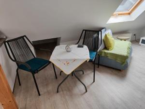 a room with two chairs and a table and a couch at FeWo Overberge in Bergkamen
