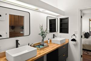 Koupelna v ubytování Craigmont Retreat Awe Red Rocks Views Exquisite Decor Above Tlaquepaque + 122 fotografií