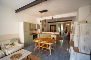 Una cocina o cocineta en Villa Caterina - Solemar Sicilia