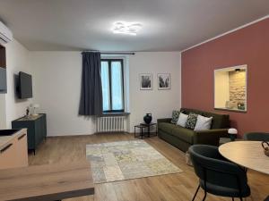 a living room with a couch and a table at Via delle Terme 71 - Casa vacanze in Salice Terme
