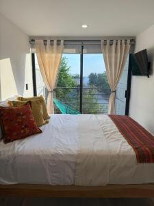 Postel nebo postele na pokoji v ubytování Esssential PXM Arkitainer Residential Lofts