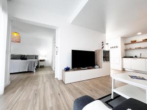 Μια τηλεόραση ή/και κέντρο ψυχαγωγίας στο FTV Holidays Homes - Home with You +18 φωτογραφίες
