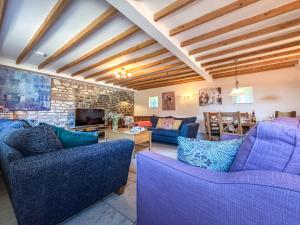 a living room with blue couches and a stone wall at 2 bed in Hunmanby 52376 in Hunmanby
