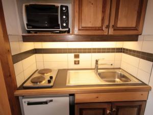 a kitchen with a sink and a microwave at Studio cabine rénové aux Saisies - 4 pers, ensoleillé, animaux tolérés - FR-1-293-2 in Les Saisies