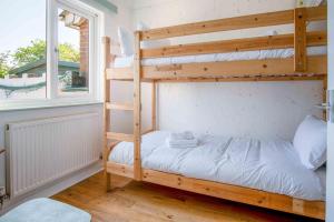 a bedroom with a bunk bed and a window at Cosy Cottage - 2 Bedroom Cottage - Mumbles in Swansea