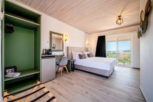 Postel nebo postele na pokoji v ubytování Leonidas Resort
