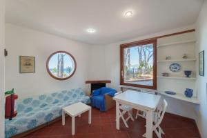 a living room with a couch and a table at Villa Meridiana in Portoferraio
