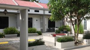 Zahrada ubytování Cataleya Homestay Lagoi Bintan