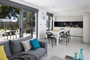 Køkken eller tekøkken på Villa Fasana-Apartment 3 by Vivi Rent