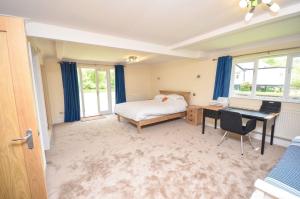 Letto o letti in una camera di The Willows Wroxham