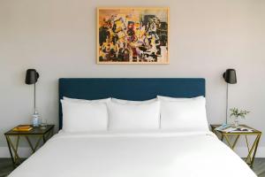 Letto o letti in una camera di Sonder by Marriott Bonvoy Georgetown C&O Apartments Georgetown