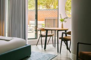 Letto o letti in una camera di Sonder by Marriott Bonvoy Georgetown C&O Apartments Georgetown