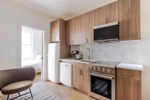 Kuchyň nebo kuchyňský kout v ubytování Blueground Manhattan wd AC nr park NYC-1829