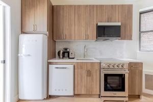 Kuchyň nebo kuchyňský kout v ubytování Blueground Manhattan wd AC nr park NYC-1829 + 10 fotografií