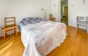 Nice Home In Halmstad With Wifi客房内的一张或多张床位