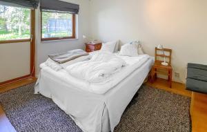 Nice Home In Halmstad With Wifi客房内的一张或多张床位