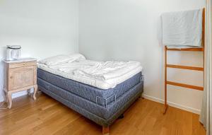 Nice Home In Halmstad With Wifi客房内的一张或多张床位