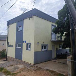 Bygningen som lejligheden ligger i + 80 billeder