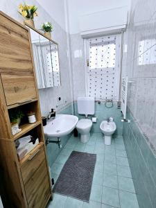 a bathroom with a toilet and a sink at Casa vacanze Stella in Silvi Marina