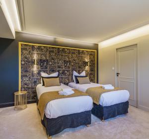 Postel nebo postele na pokoji v ubytování Hôtel Le Clos des Arts