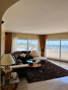 Khu vực ghế ngồi tại Lujoso Atico Dúplex En Puerto Marina