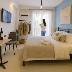 Postelja oz. postelje v sobi nastanitve Stylish, Comfy Suite in the Heart of Athens