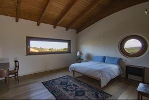 a bedroom with a bed and a window and a table at Agriturismo Cignale della Società Agricola Cignale srl in Penne +69 photos