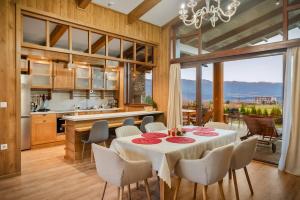 Køkken eller tekøkken på Luxury Mountain Villa Pirin Golf K29H02 by Top Kvartiri Ltd