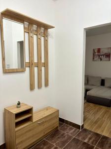 a living room with a mirror on the wall at Stan Na Dan 111 in Inđija +1 photo