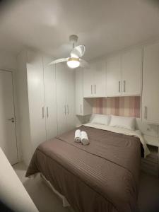 a bedroom with a bed with two shoes on it at Ape Completo em Osasco - 15 min de Pinheiros in Osasco +10 photos
