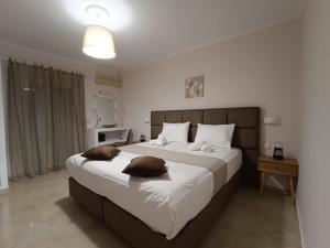 A bed or beds in a room at Roussa's Apartments