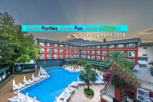 Bazén v ubytování Asdem Park Otel nebo v jeho okolí