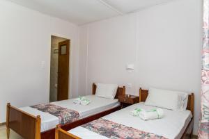 A bed or beds in a room at Roussa's Apartments