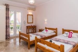 A bed or beds in a room at Roussa's Apartments