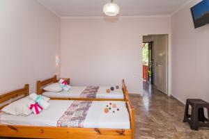 A bed or beds in a room at Roussa's Apartments