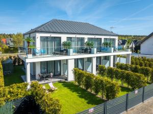 an aerial view of a house with a garden at Apartamenty Bellamaya - Kapitanska 8 in Grzybowo