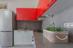 A kitchen or kitchenette at Lido degli Estensi Seaview Apartment