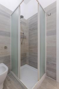 A bathroom at Lido degli Estensi Seaview Apartment