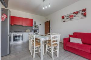 A kitchen or kitchenette at Lido degli Estensi Seaview Apartment