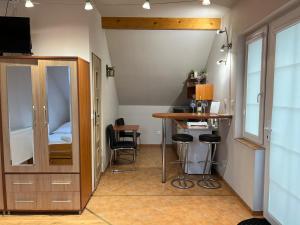 a small room with a table and chairs and a bed at Apartament Karpacz in Mysłakowice