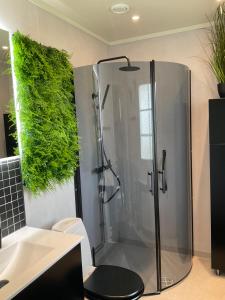 Koupelna v ubytování Kolarbo Gård B&B + 37 fotografií