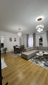 O zonă de relaxare la Bulevar Mostar Old Bridge