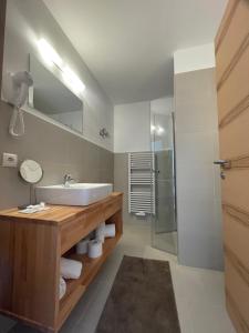 Kúpeľňa v ubytovaní Hotel Larch + 37 fotografií