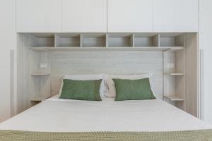 Postel nebo postele na pokoji v ubytování Lido Degli Estensi Flat con Balcone e Parcheggio!